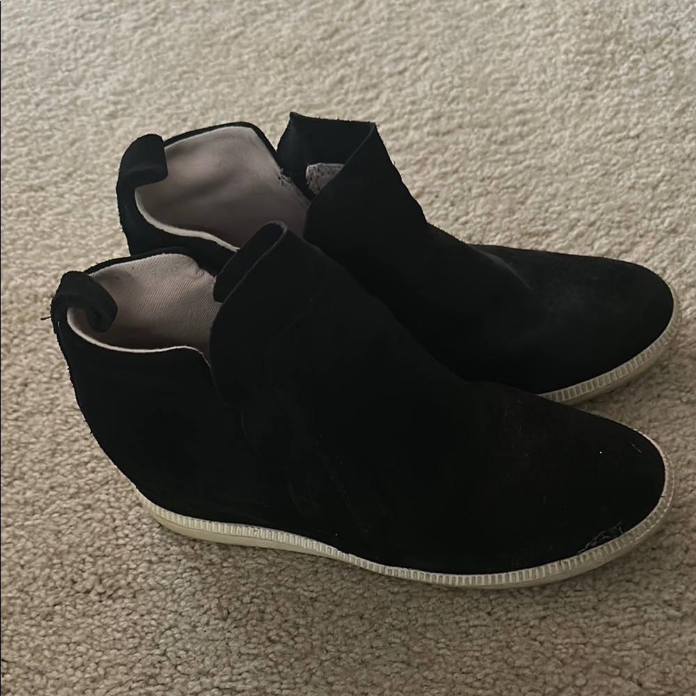Kate Spade Black Sneakers with Sleek Design